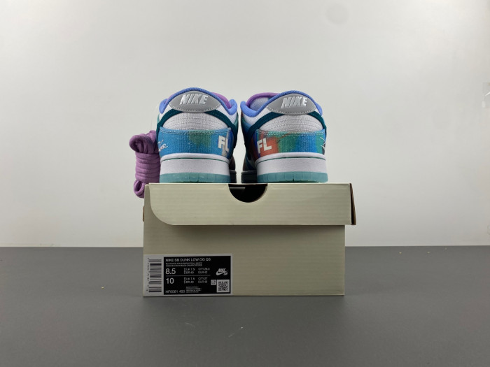 futura laboratories x nike dunk low sb