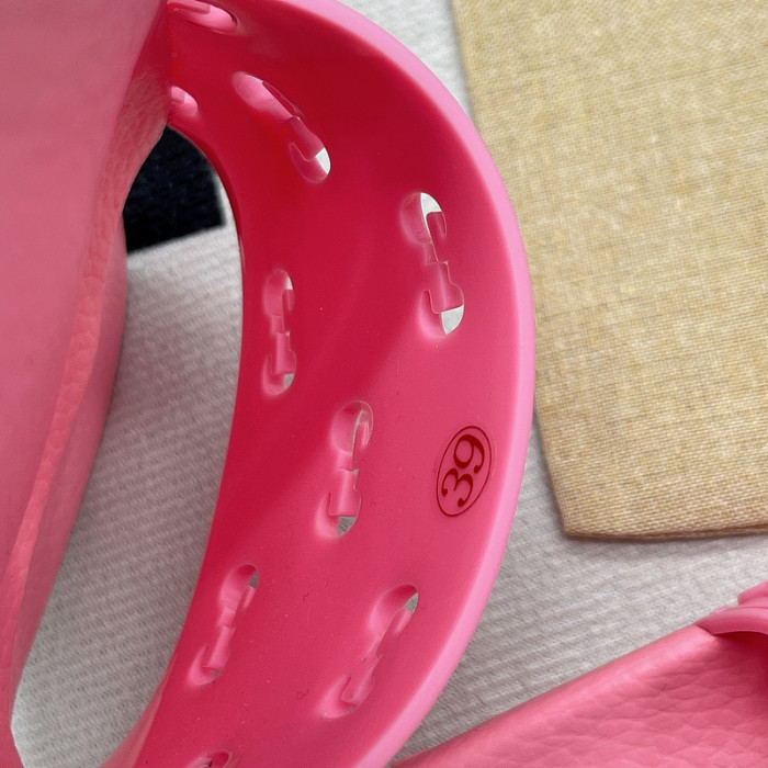 G*u*i* sandal101